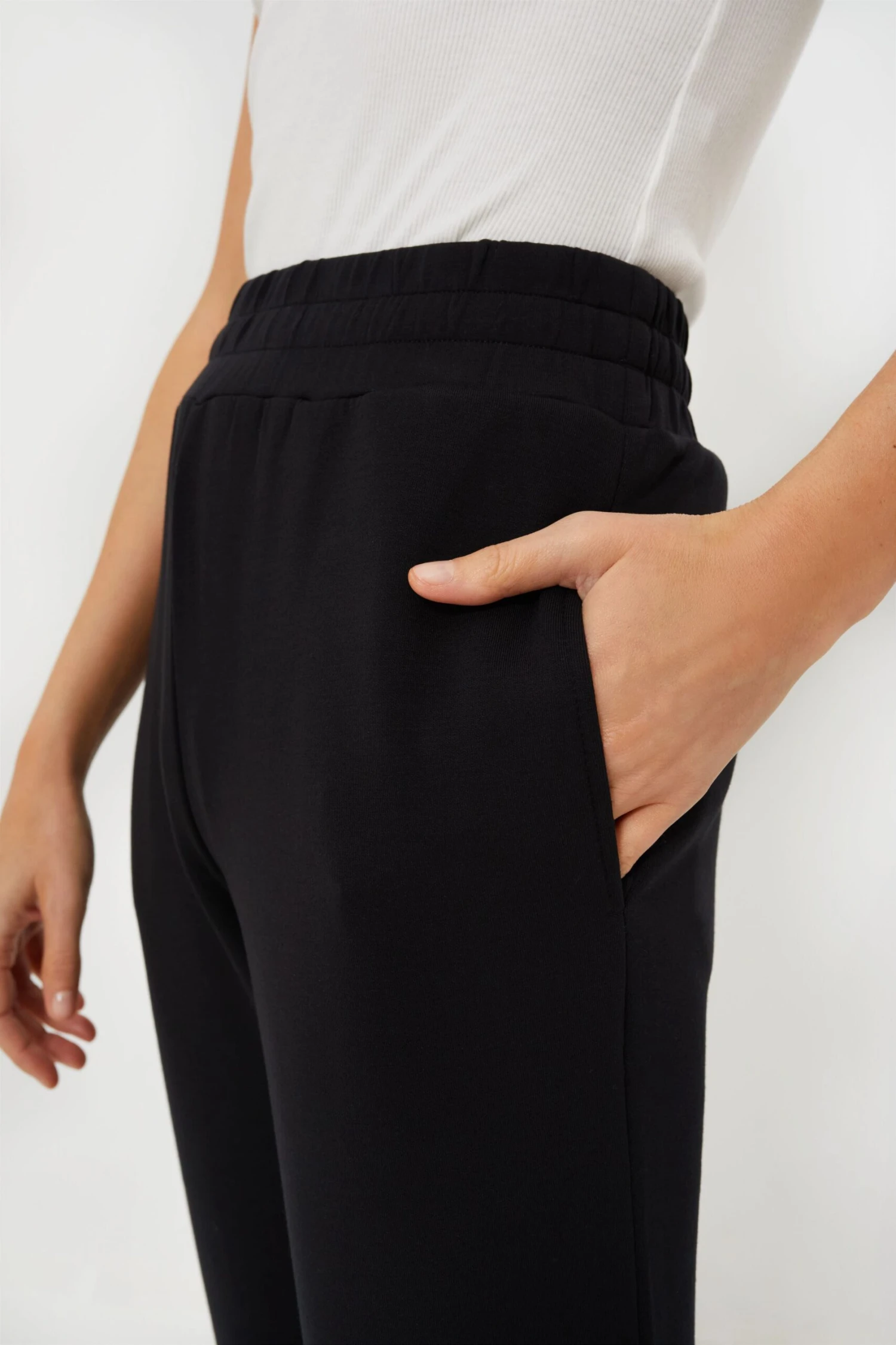 Varley Black The Slim Cuff Pant 25 5 Varley Black The Slim Cuff Pant 25 - Image 5